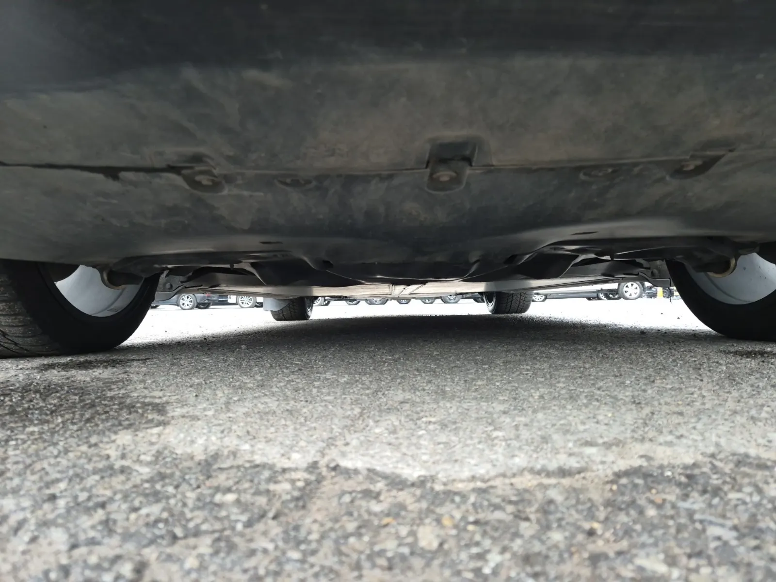 Undercarriage - Rear Photo