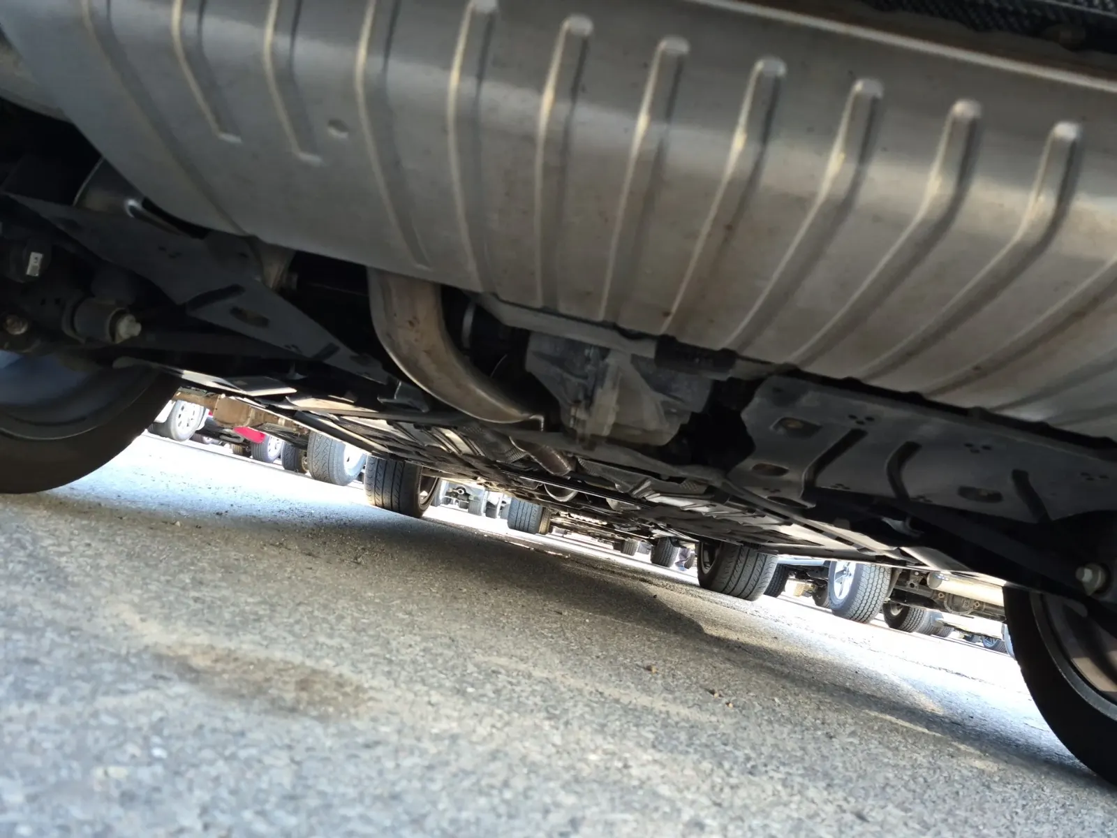 Undercarriage - Rear Photo