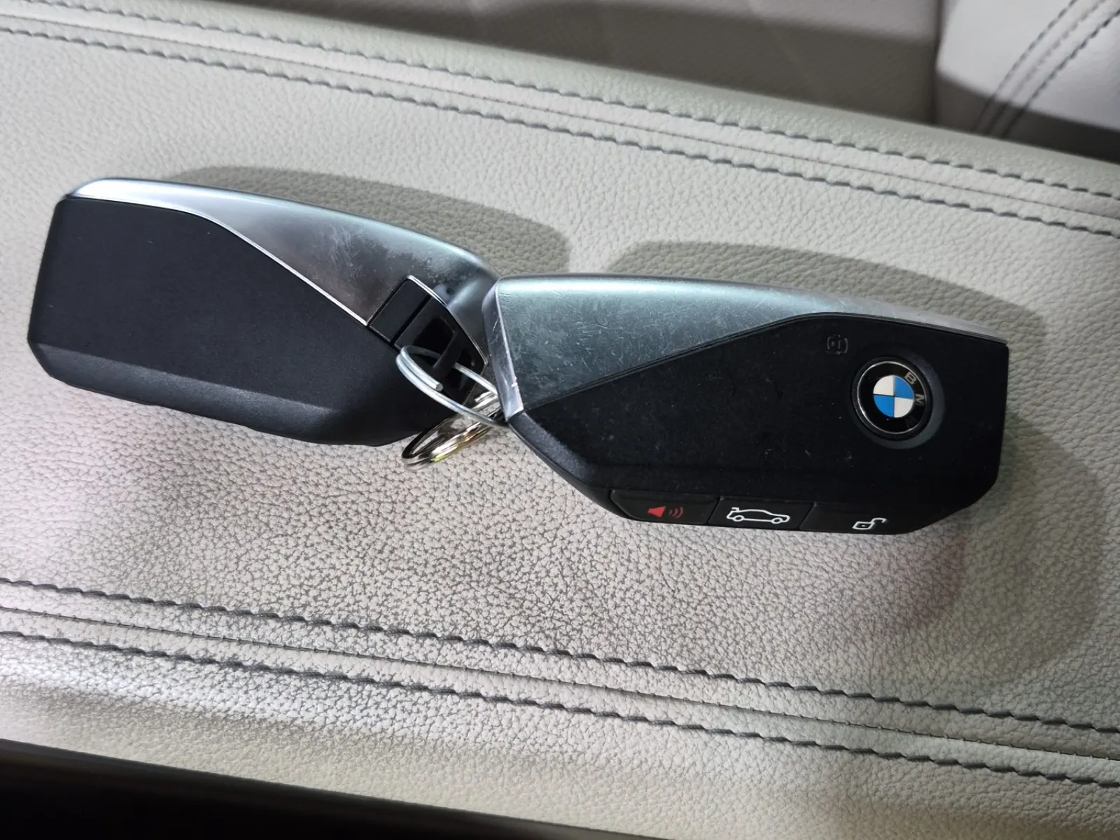 Keys/Fobs/Manual Photo
