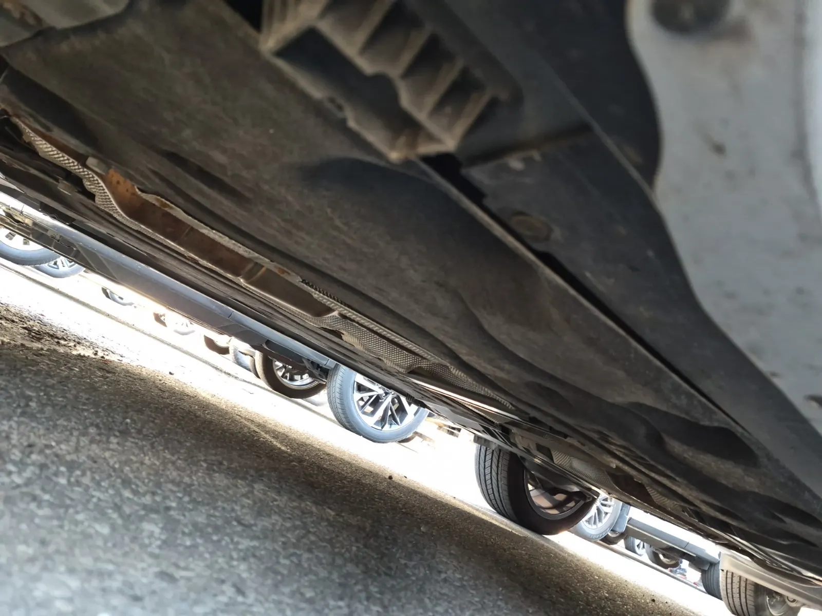 Undercarriage - Driver Photo