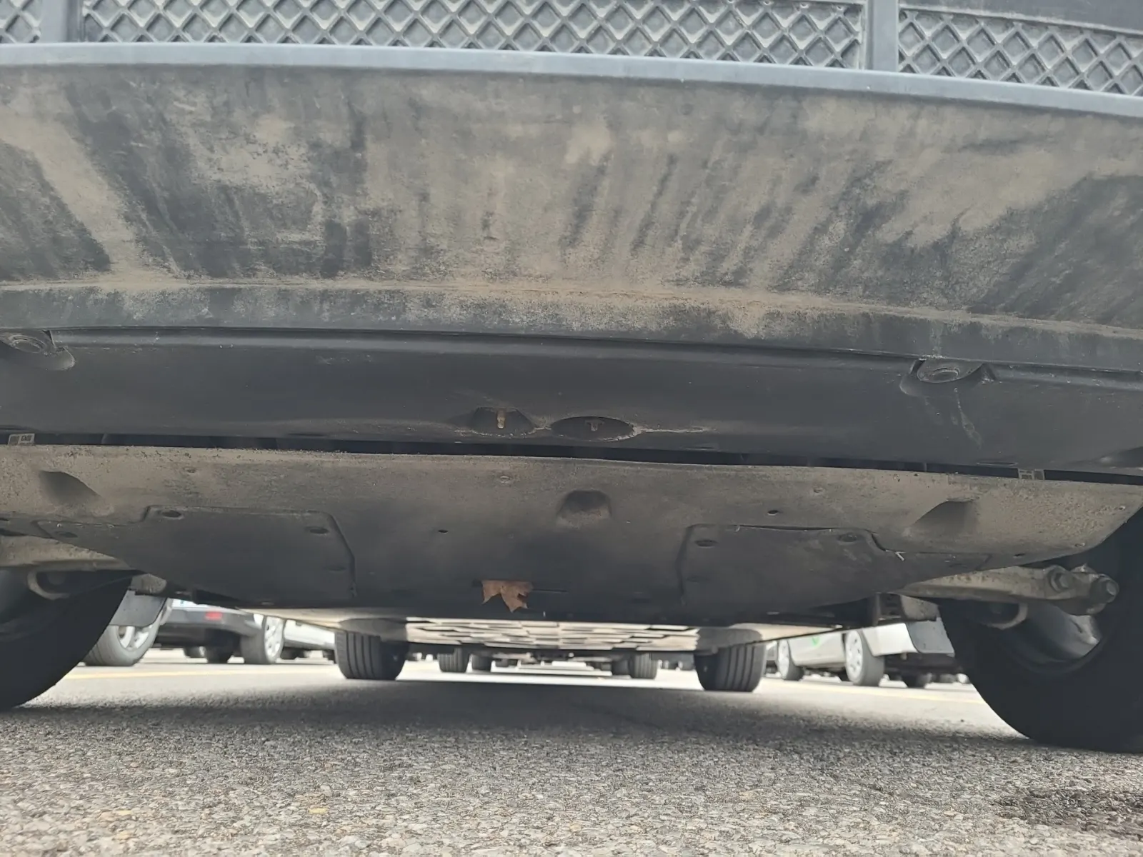 Undercarriage - Rear Photo