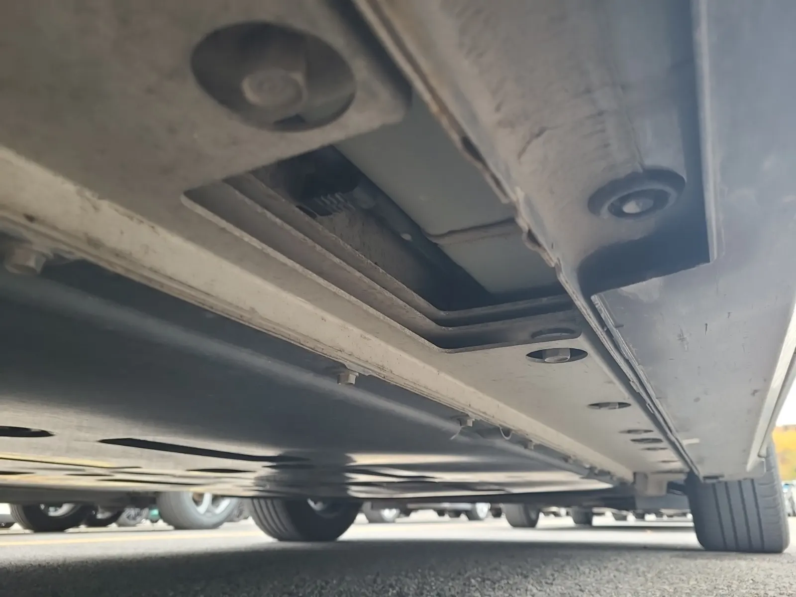 Undercarriage - Passenger Photo