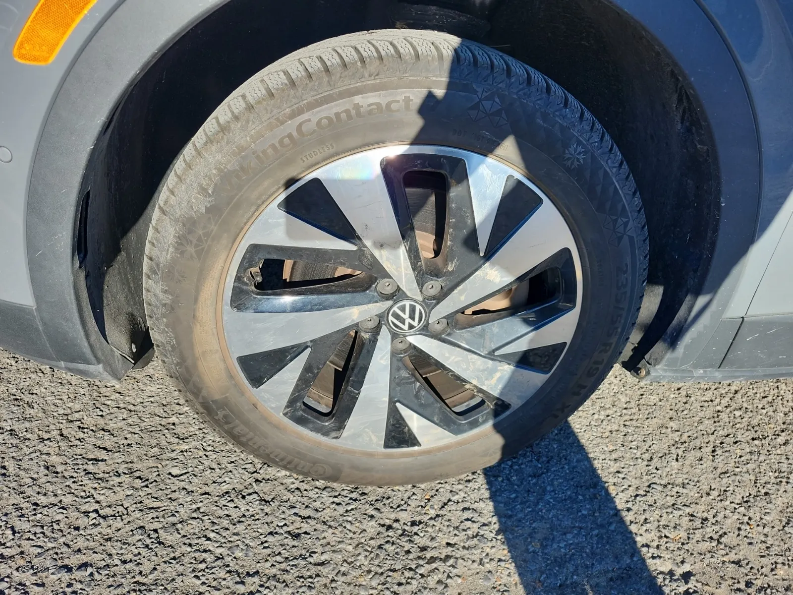 Front driver wheel/tire photo