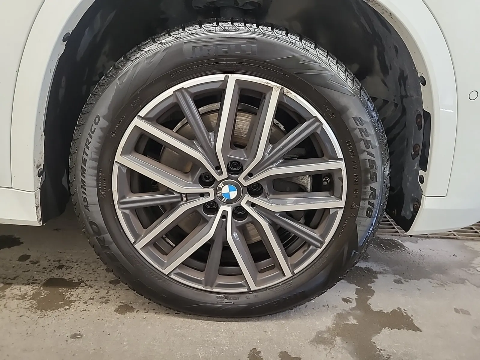 Right Front Wheel/Tire Photo