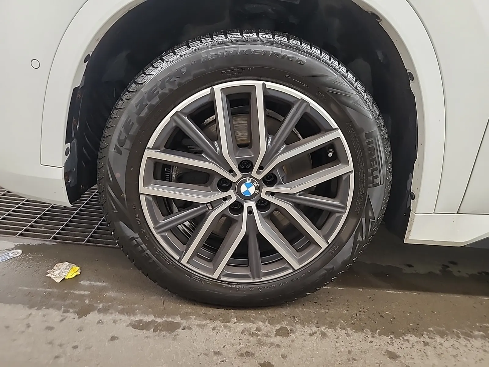 Front driver wheel/tire photo