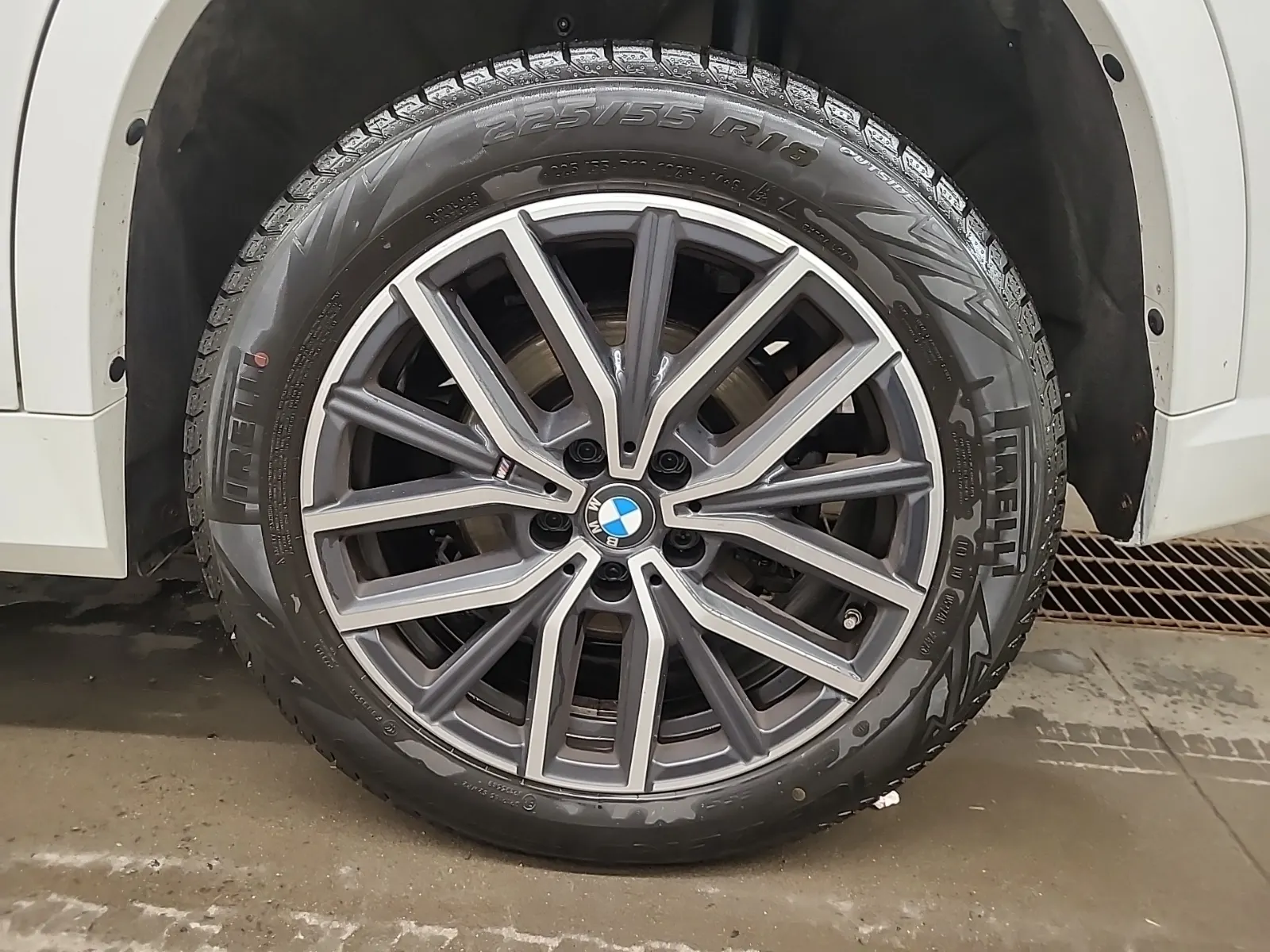 Left Rear Wheel/Tire Photo