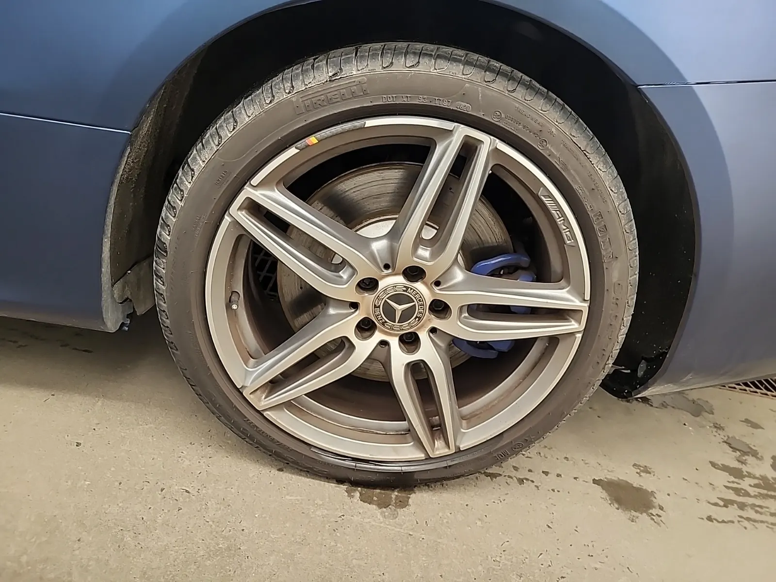 Left Rear Wheel/Tire Photo