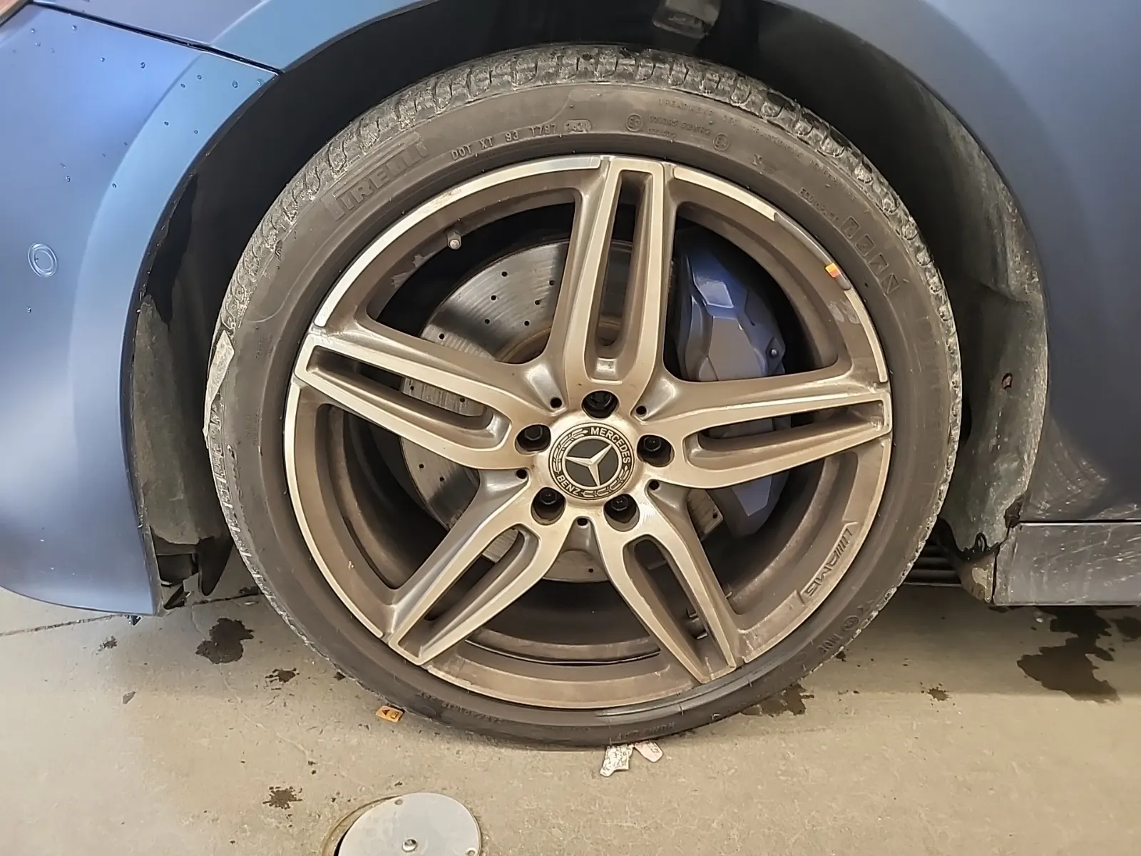 Front driver wheel/tire photo