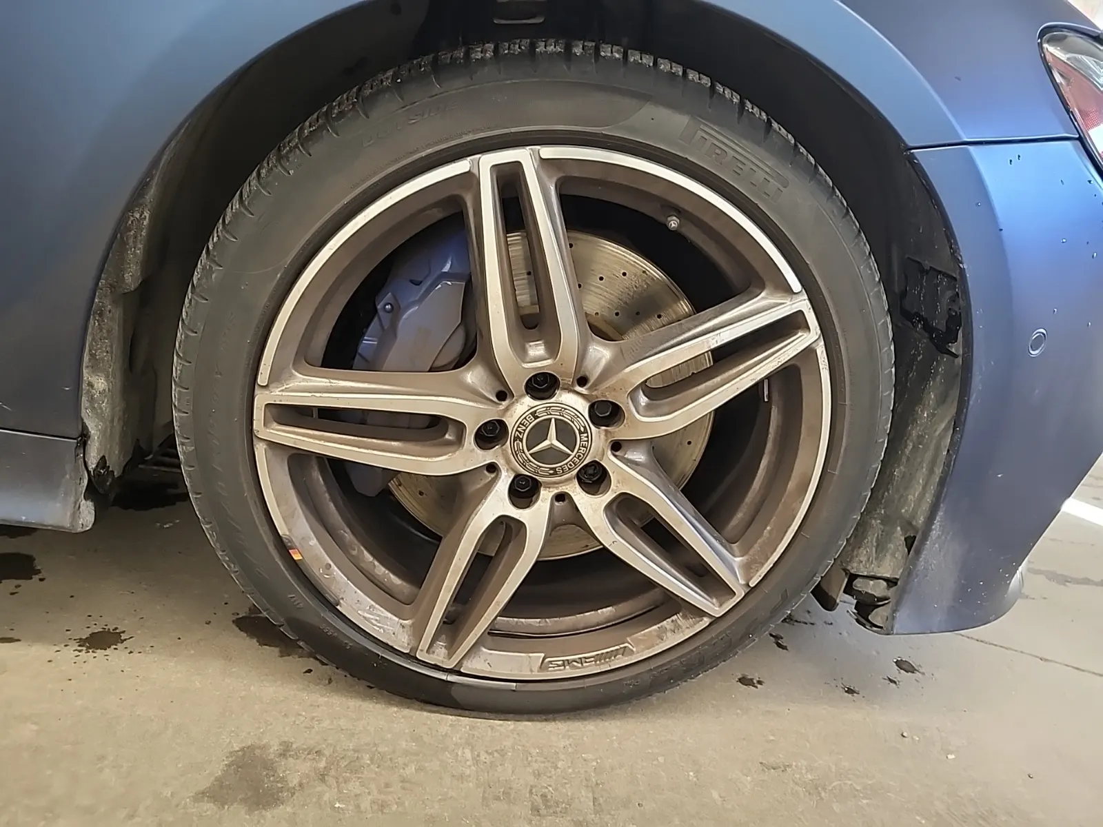 Right Front Wheel/Tire Photo