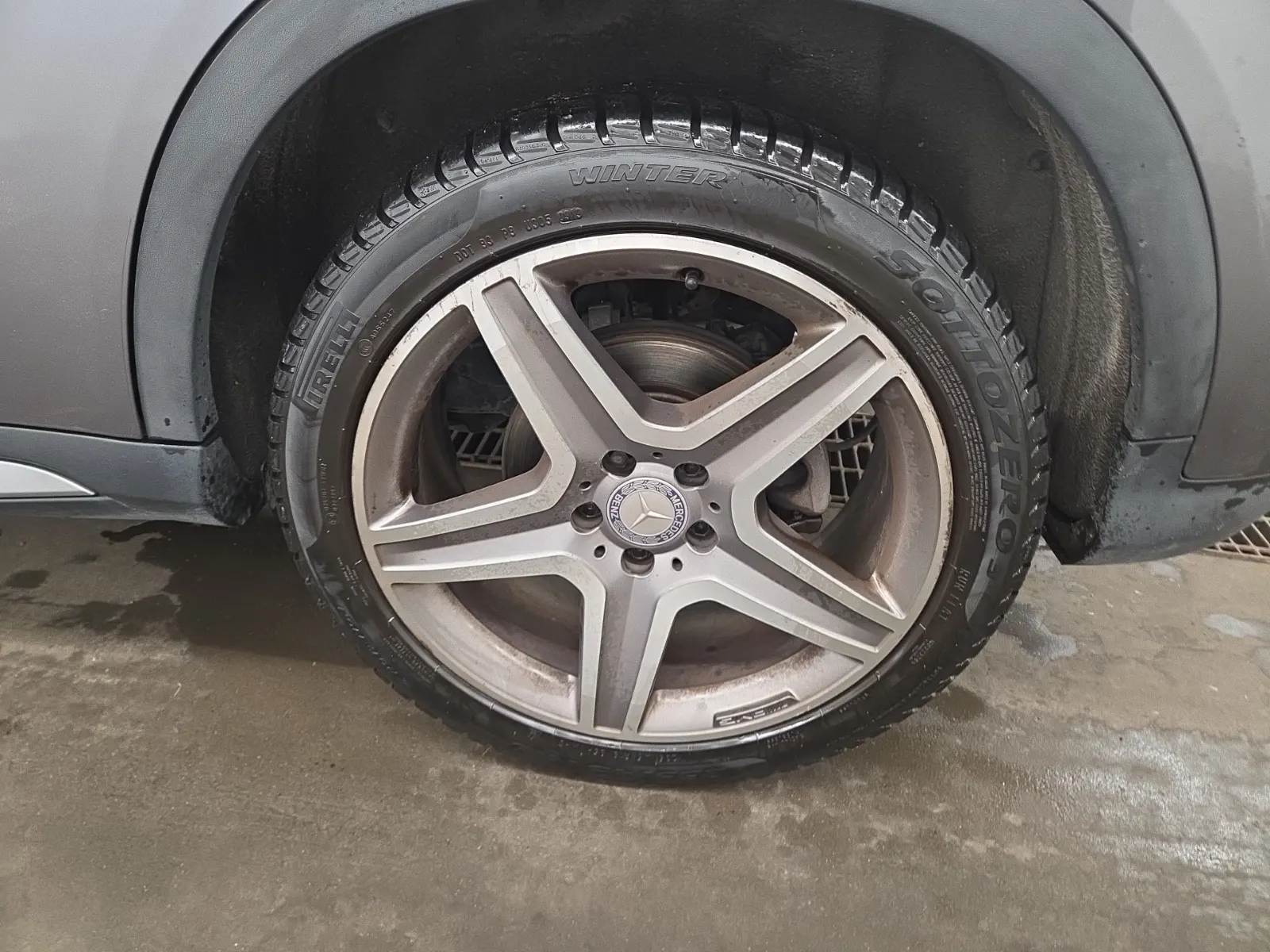 Left Rear Wheel/Tire Photo