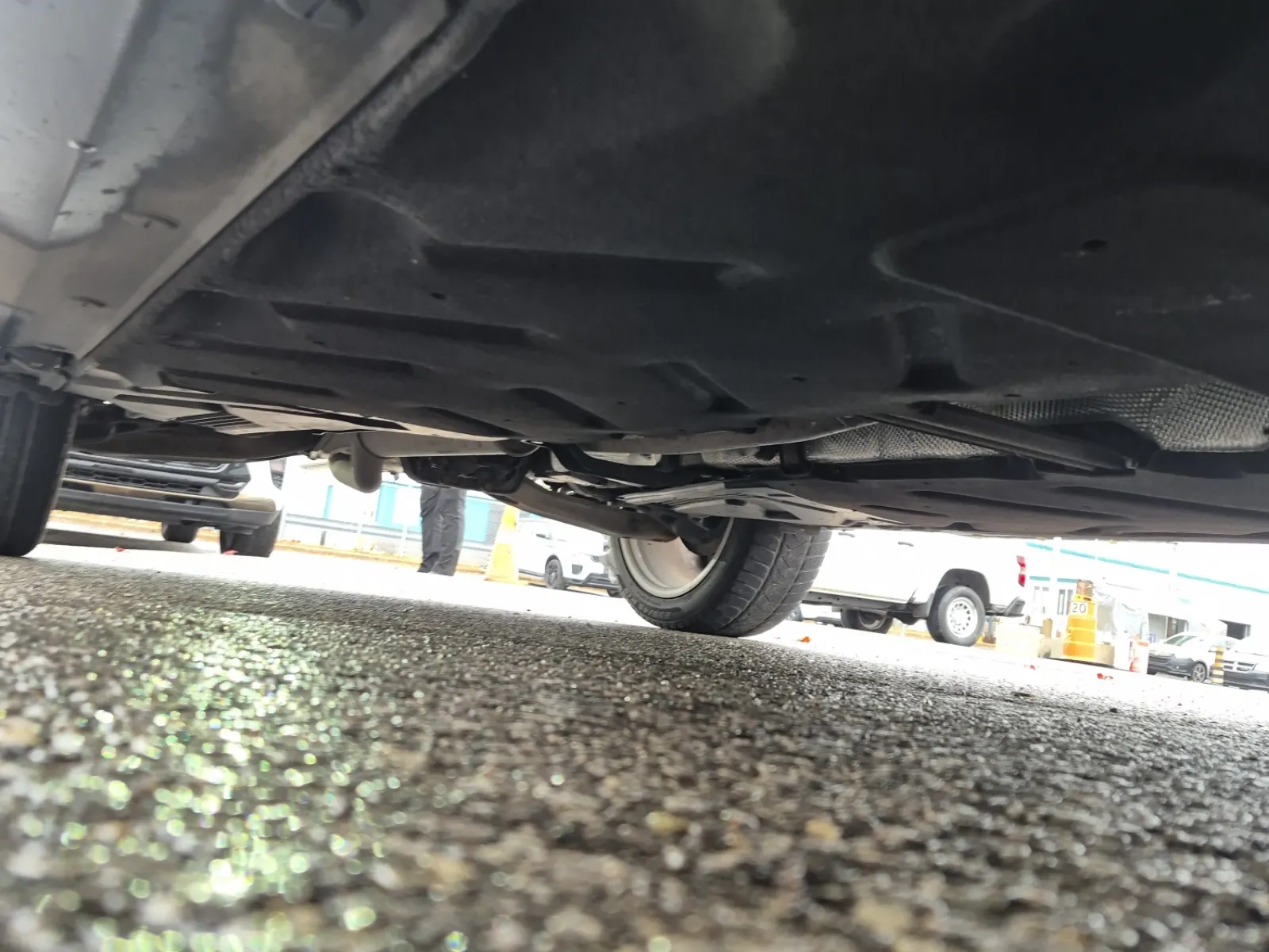 Undercarriage - Passenger Photo