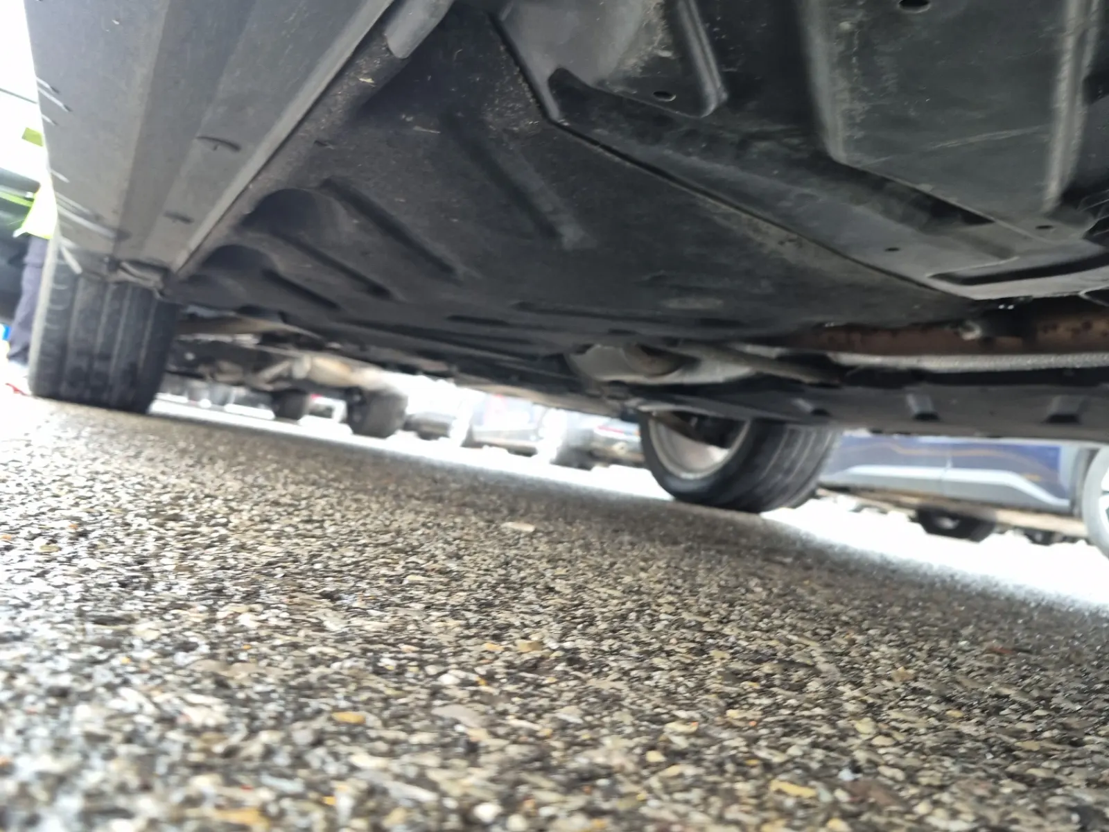Undercarriage - Driver Photo