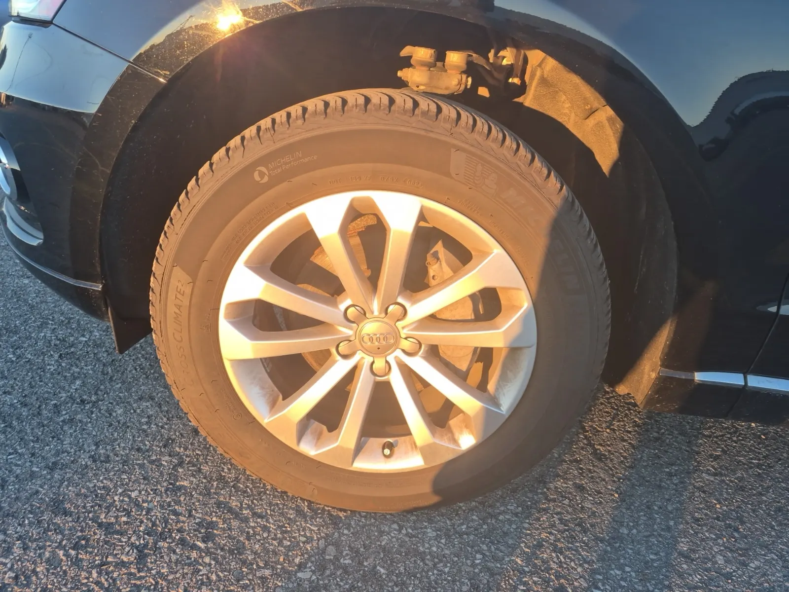 Front driver wheel/tire photo