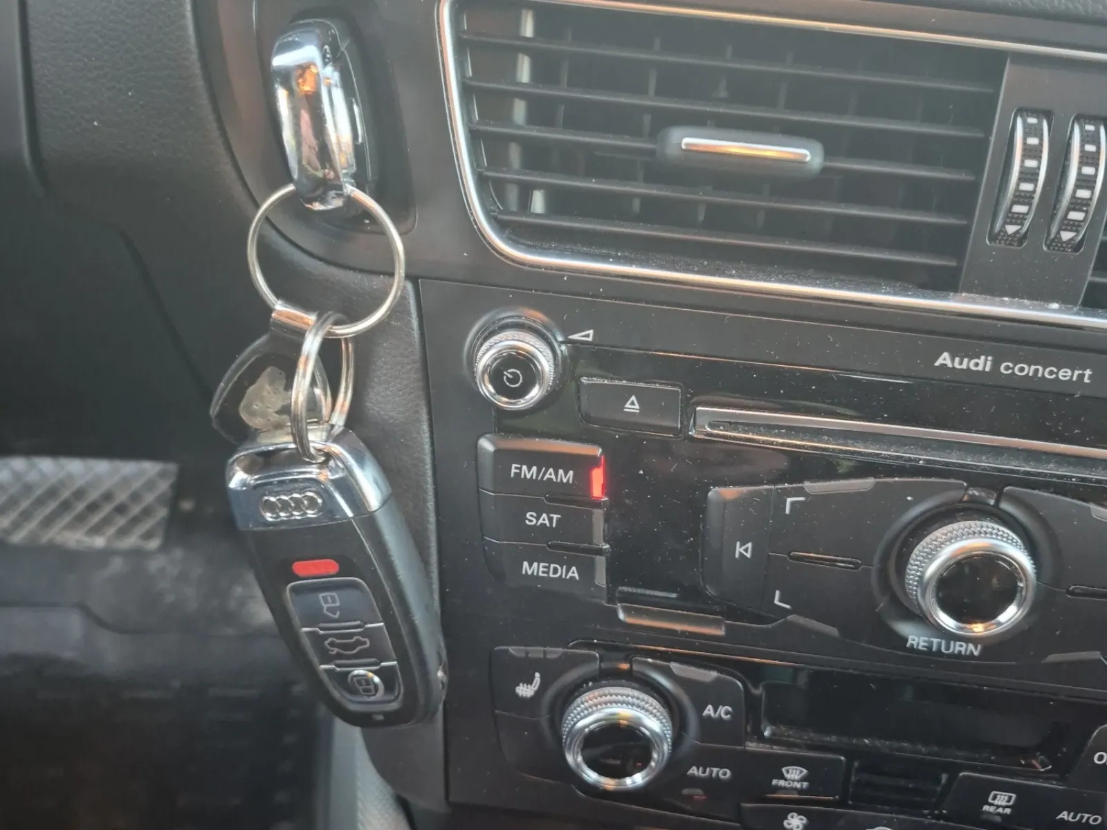 Keys/Fobs/Manual Photo