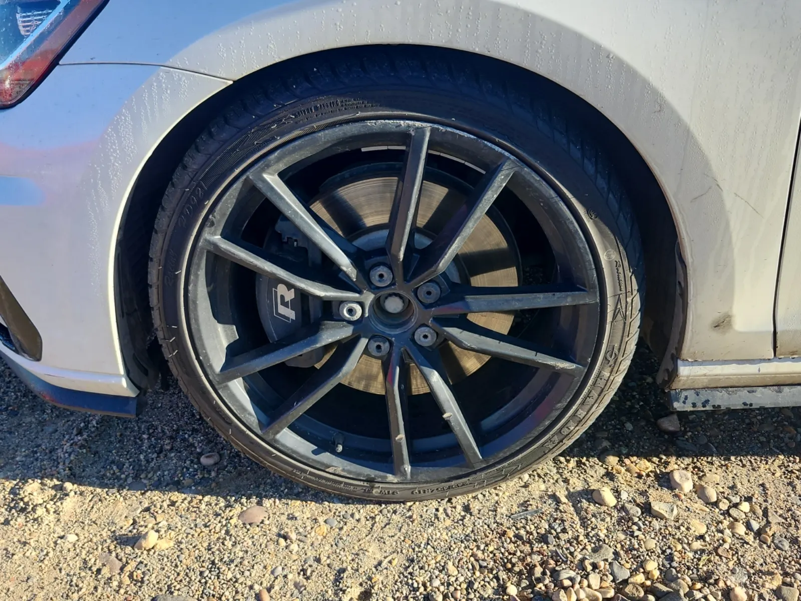 Front driver wheel/tire photo