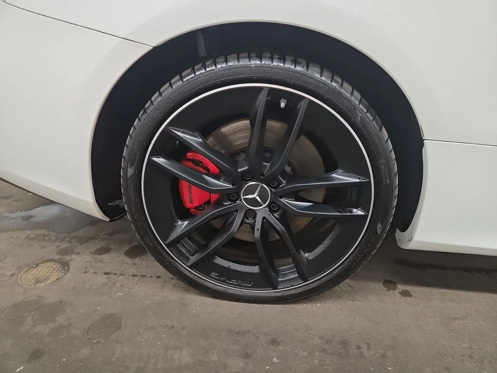 Right Rear Wheel/Tire Photo