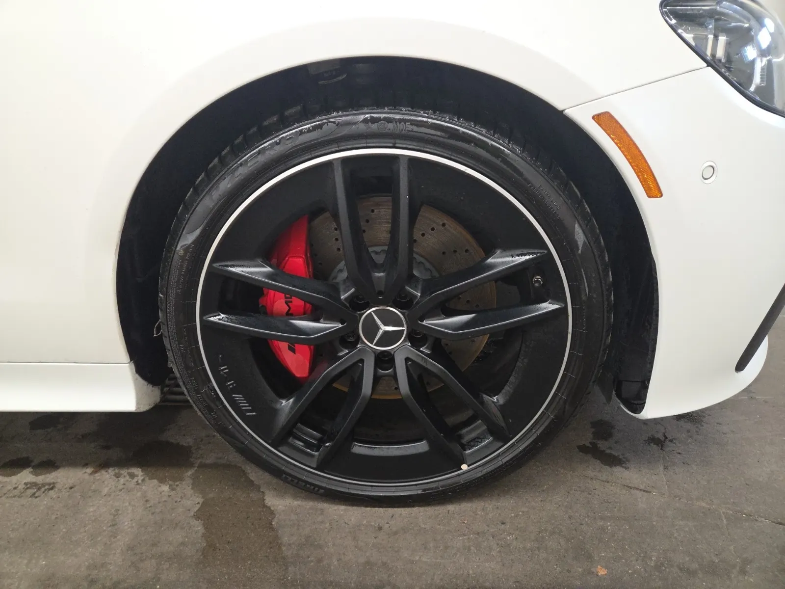 Right Front Wheel/Tire Photo