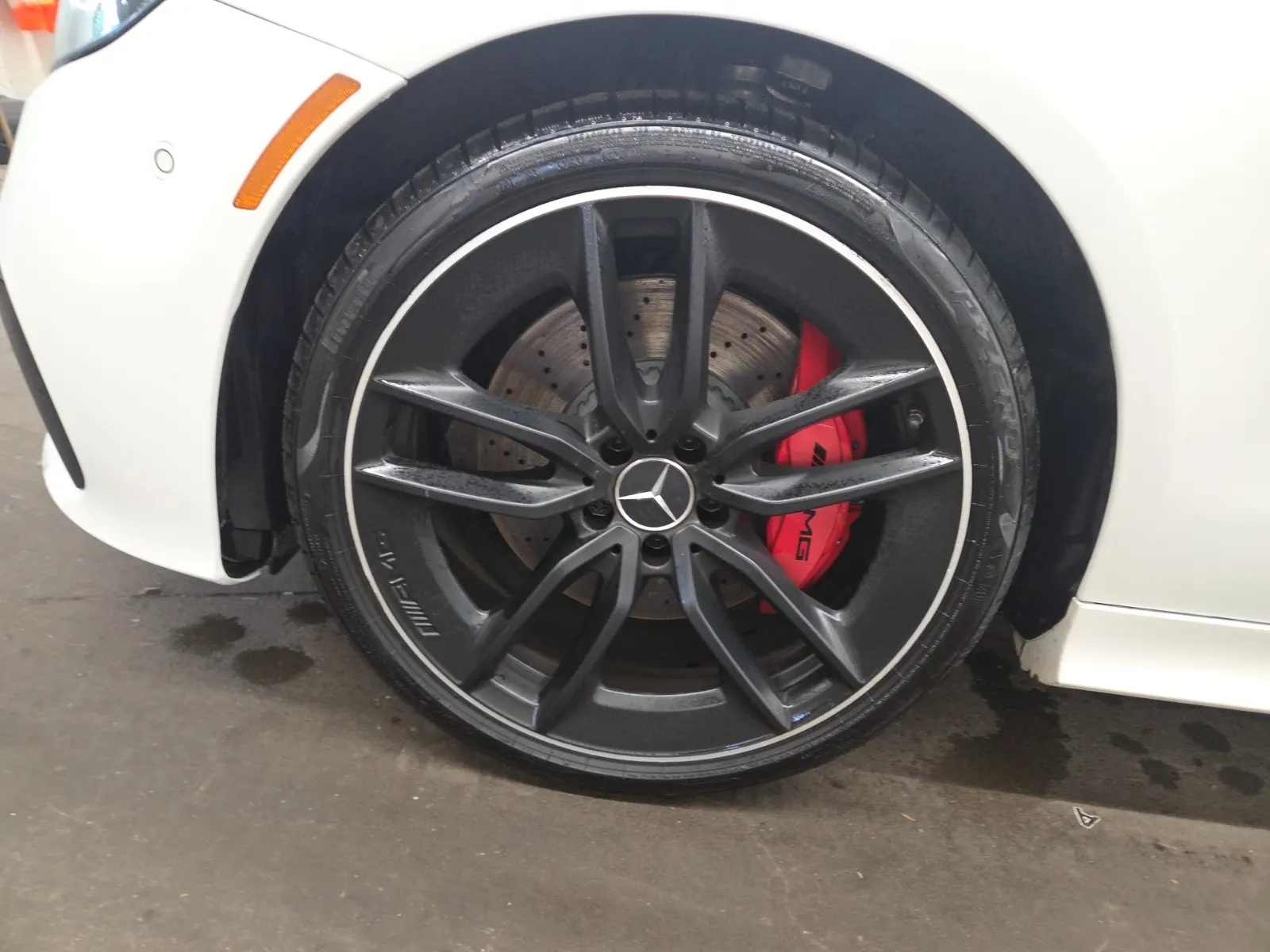 Front driver wheel/tire photo