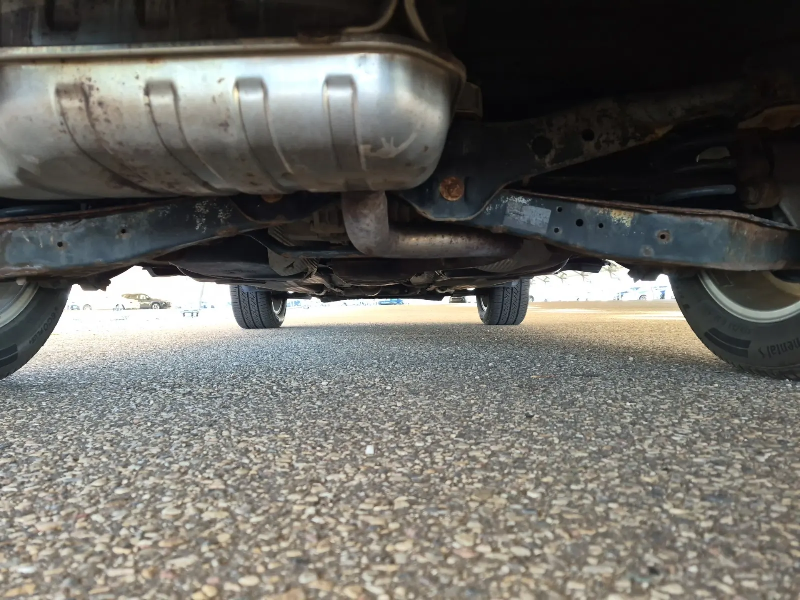 Undercarriage - Rear Photo