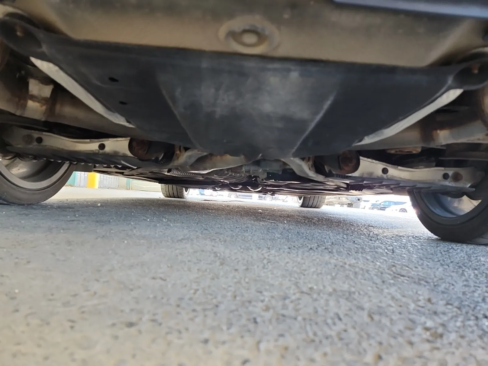 Undercarriage - Rear Photo