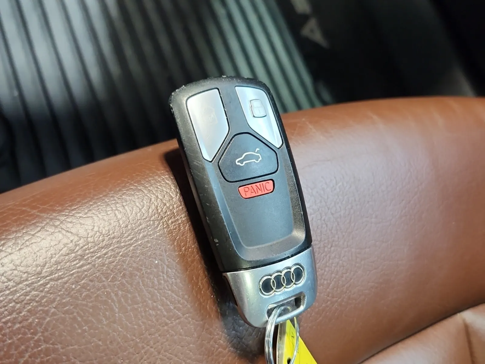 Keys/Fobs/Manual Photo