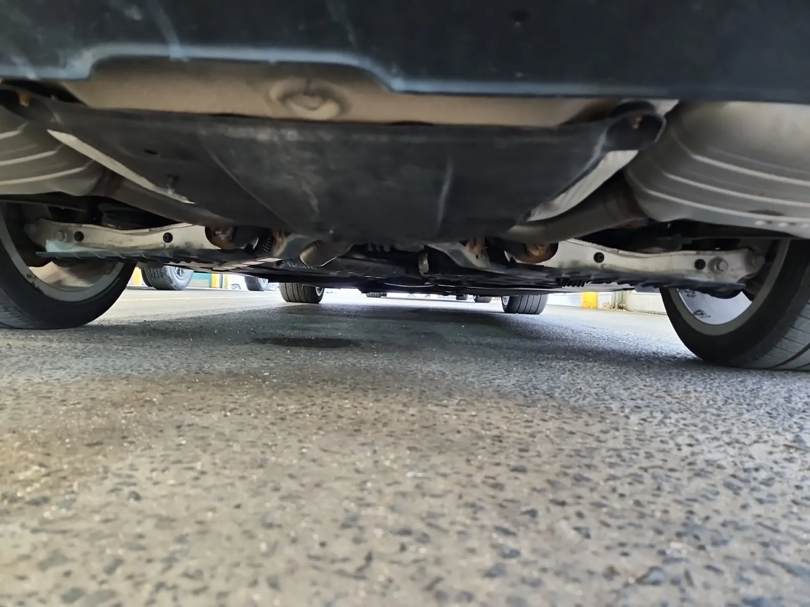 Undercarriage - Rear Photo