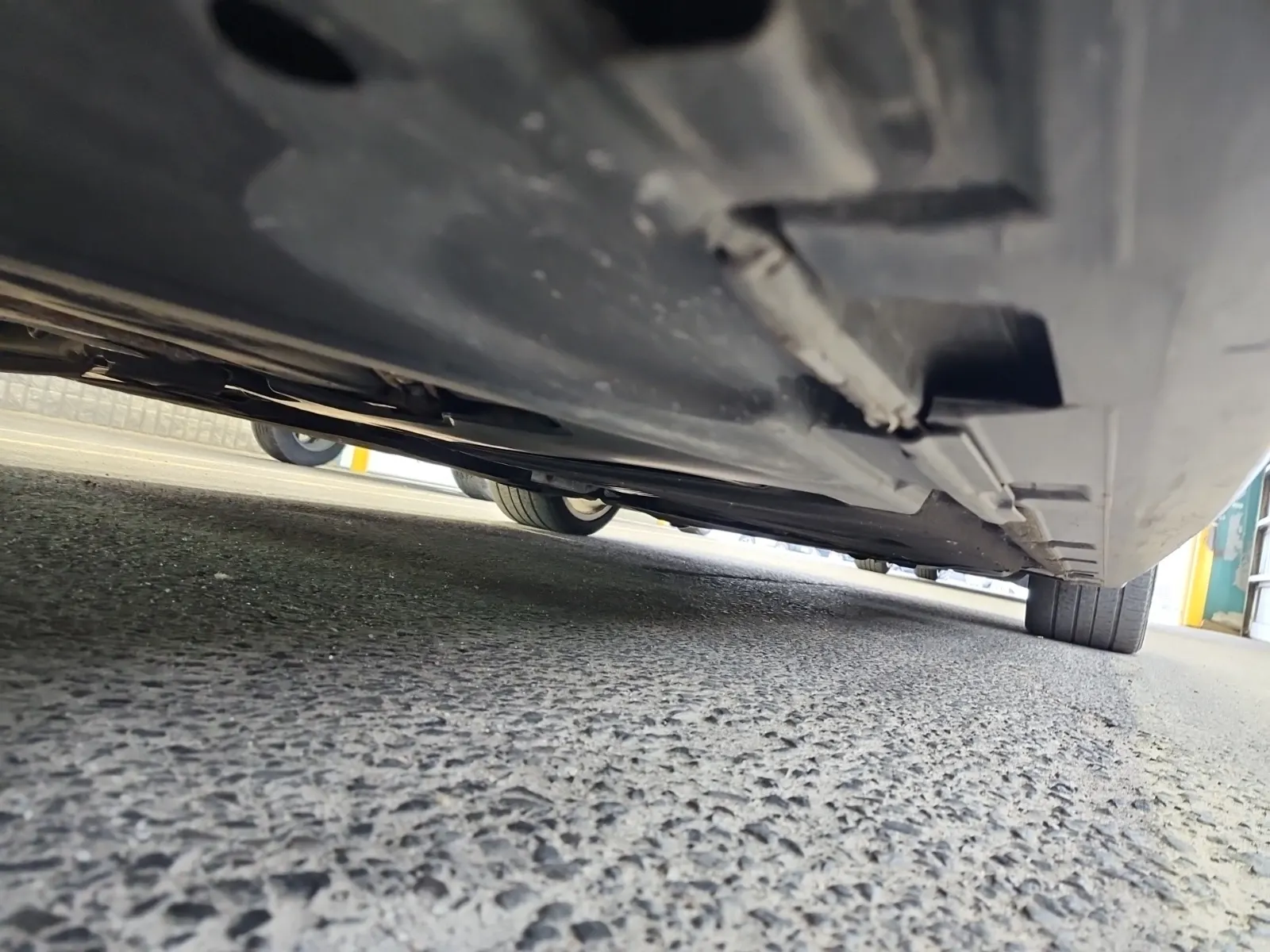Undercarriage - Passenger Photo
