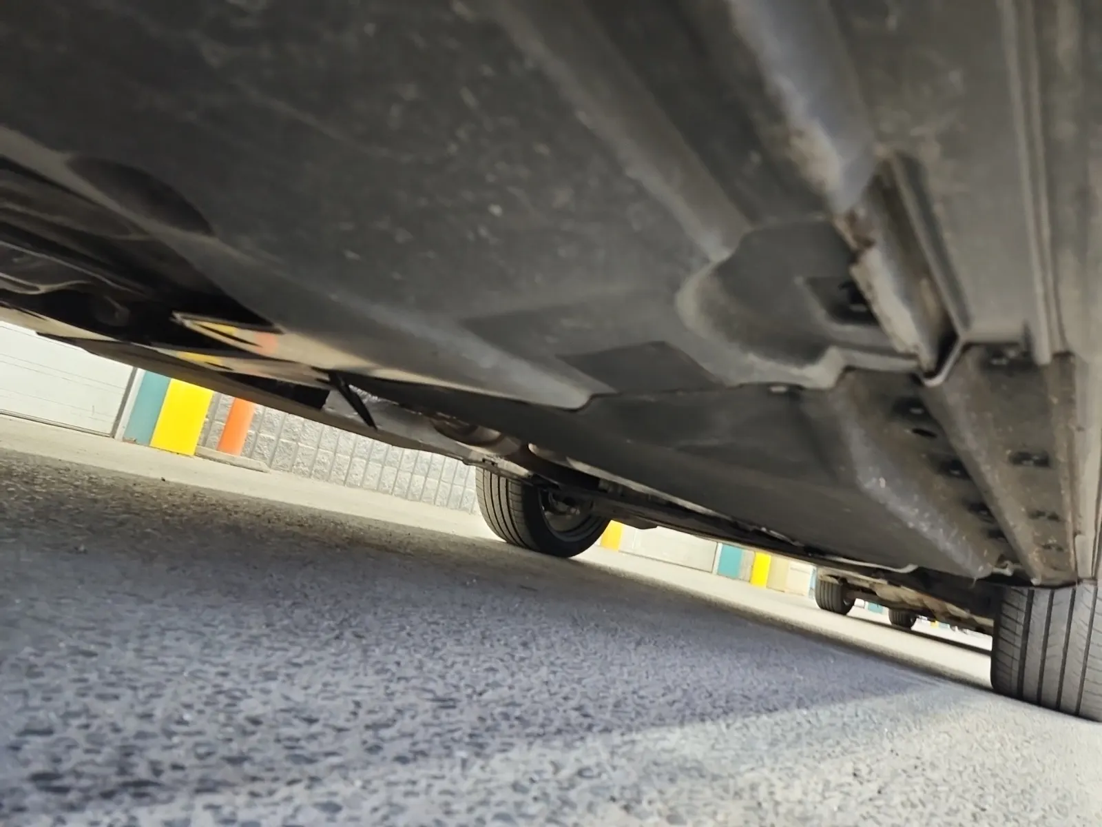Undercarriage - Passenger Photo