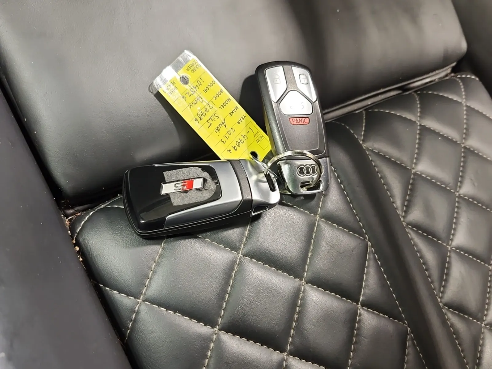 Keys/Fobs/Manual Photo