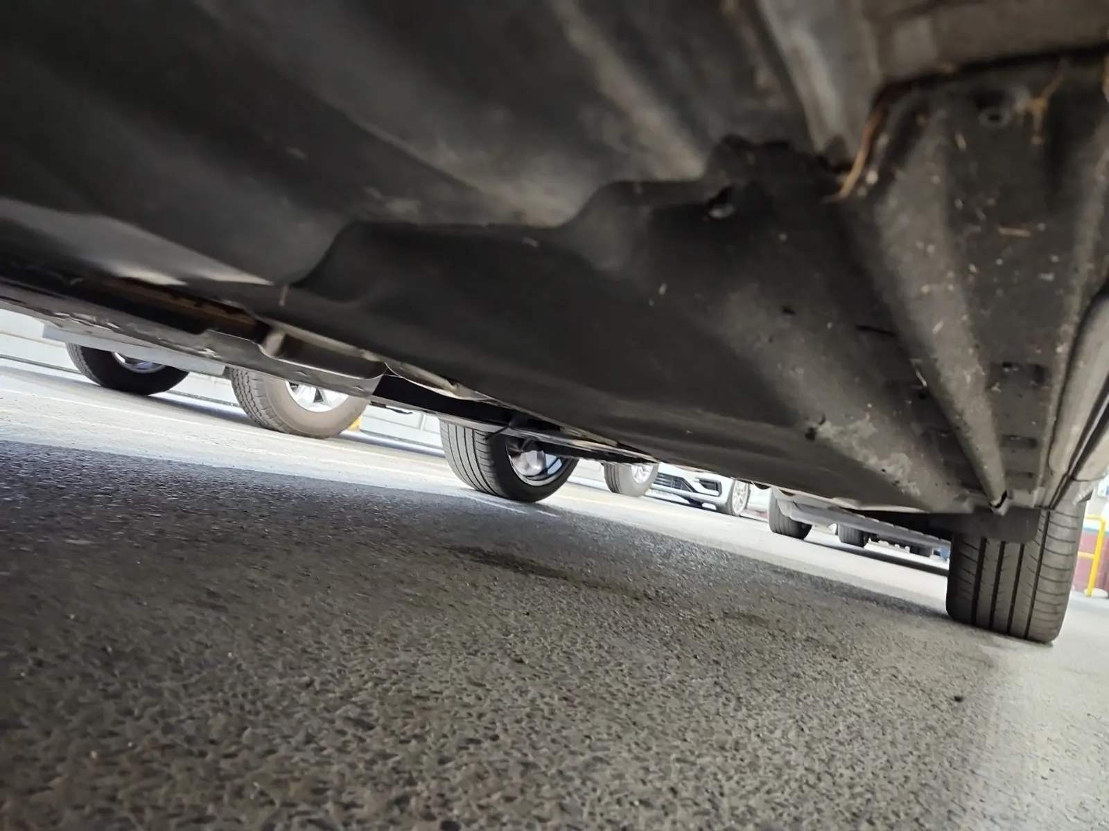 Undercarriage - Driver Photo