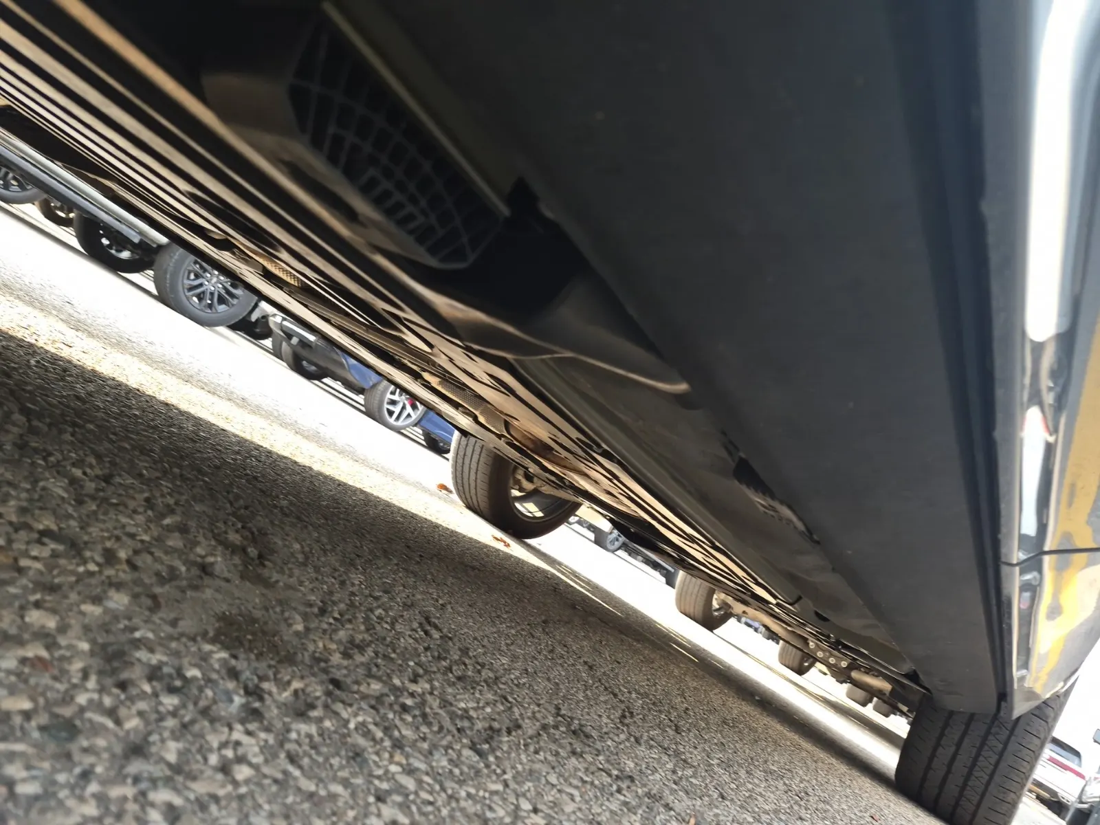 Undercarriage - Passenger Photo