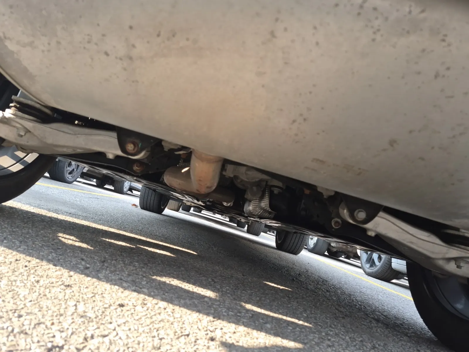 Undercarriage - Rear Photo