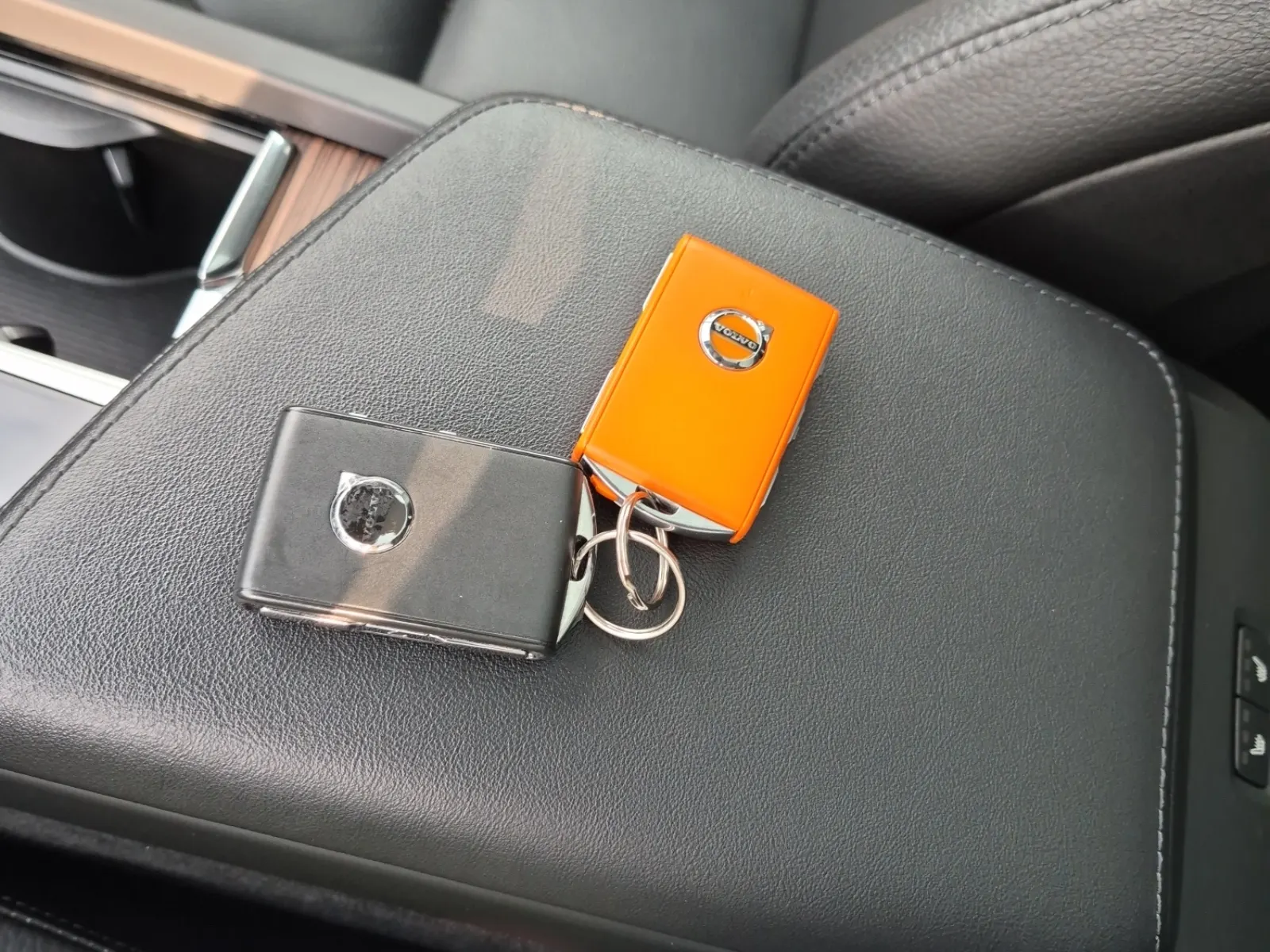 Keys/Fobs/Manual Photo