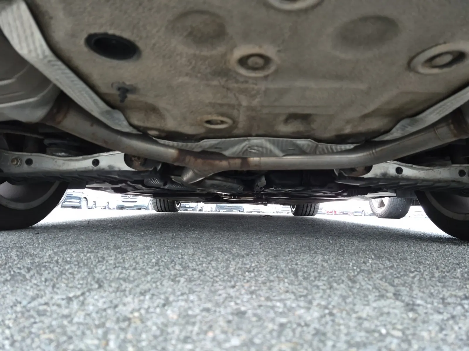 Undercarriage - Rear Photo