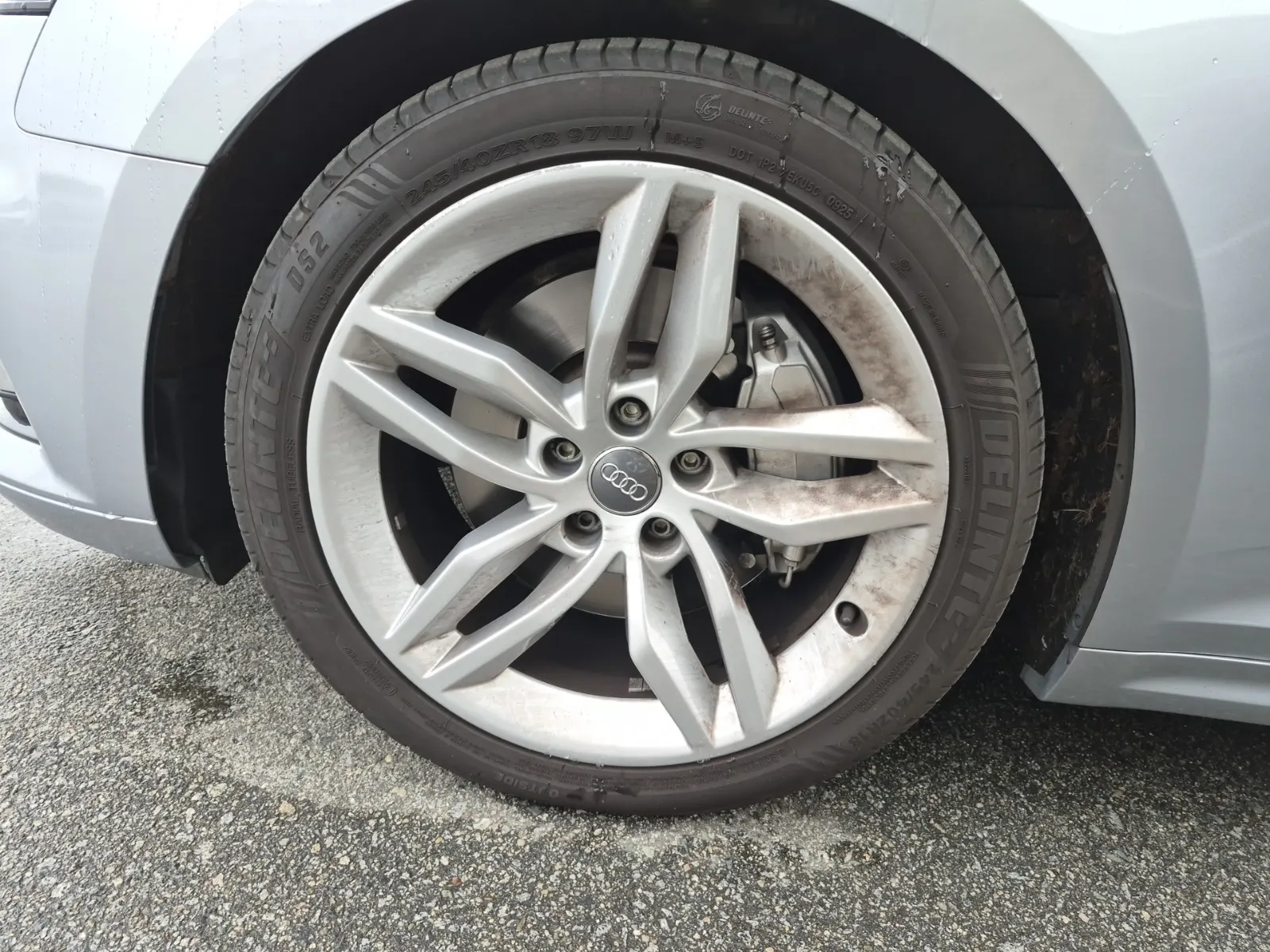 Front driver wheel/tire photo