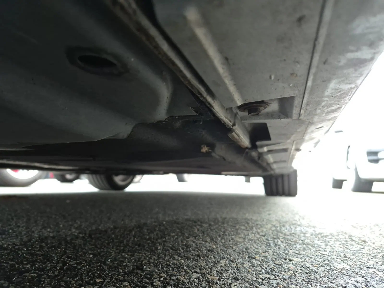 Undercarriage - Driver Photo