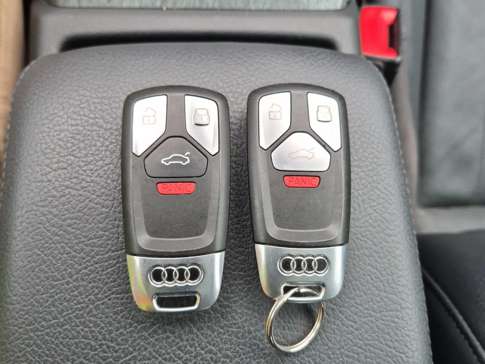 Keys/Fobs/Manual Photo