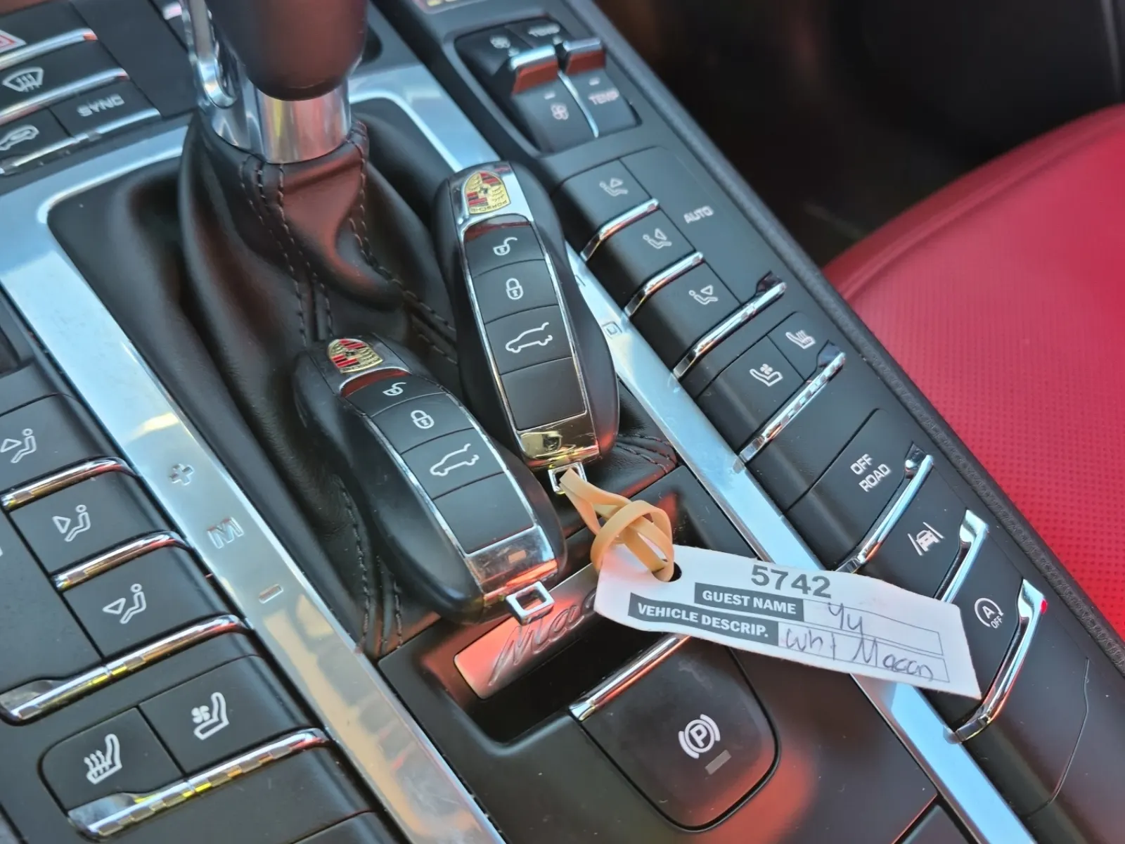 Keys/Fobs/Manual Photo