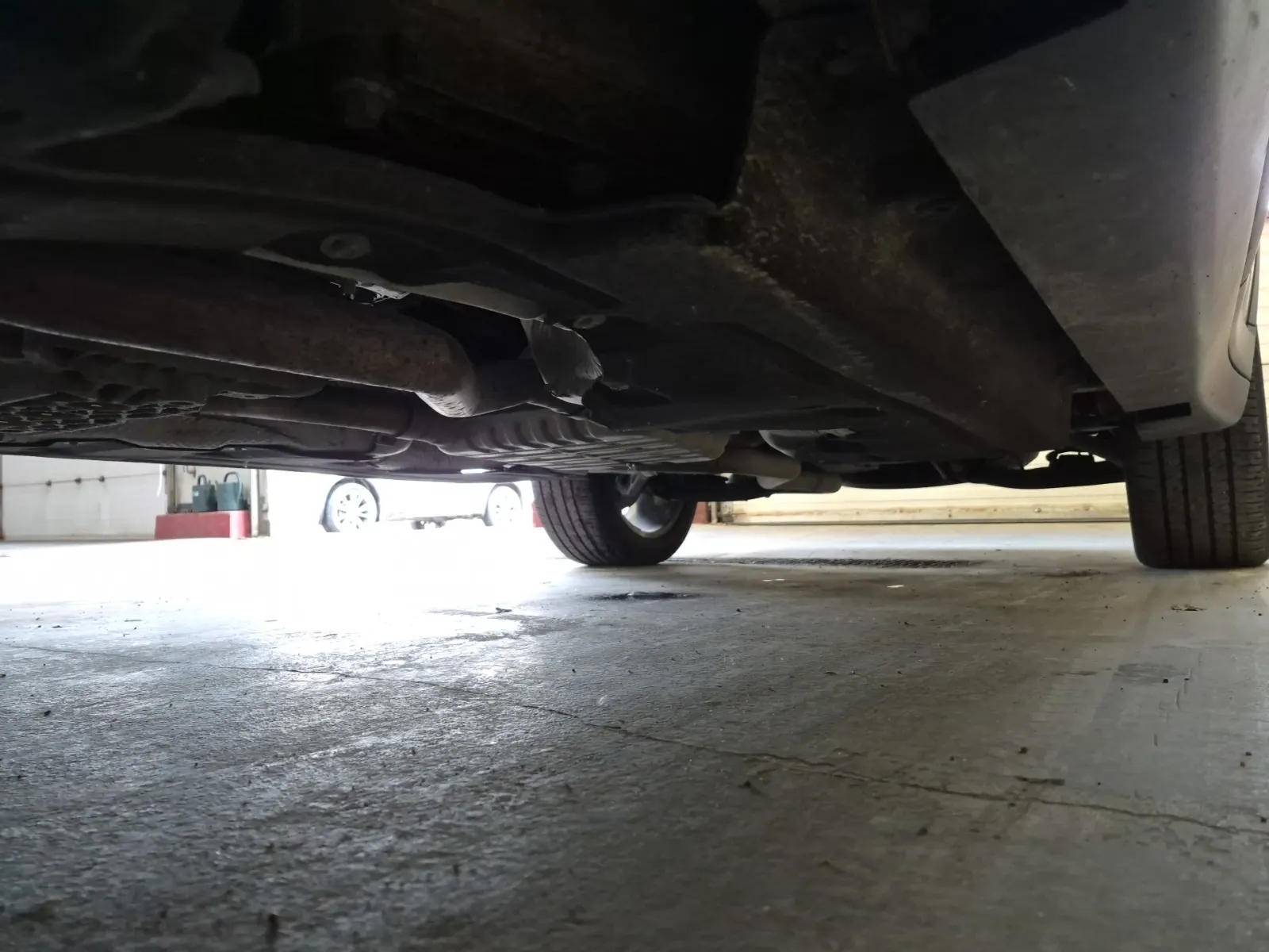 Undercarriage - Driver Photo