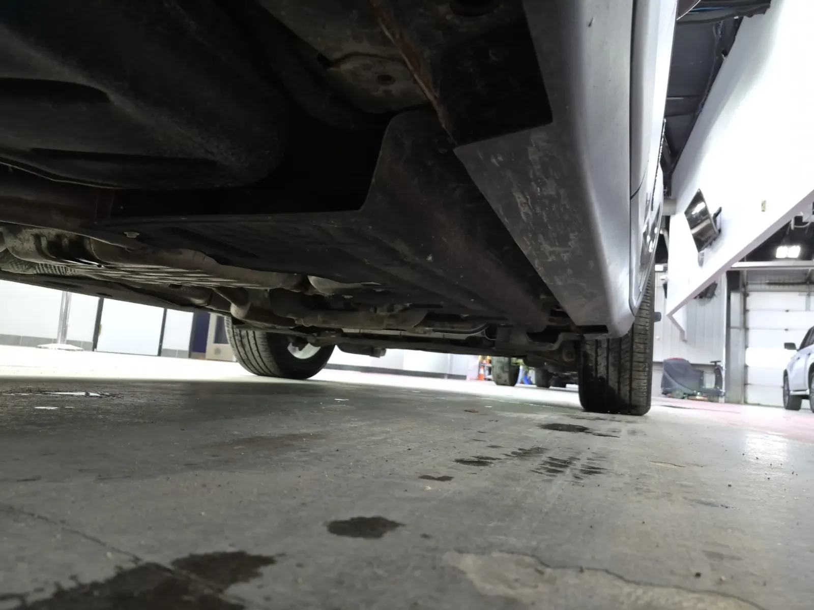 Undercarriage - Passenger Photo