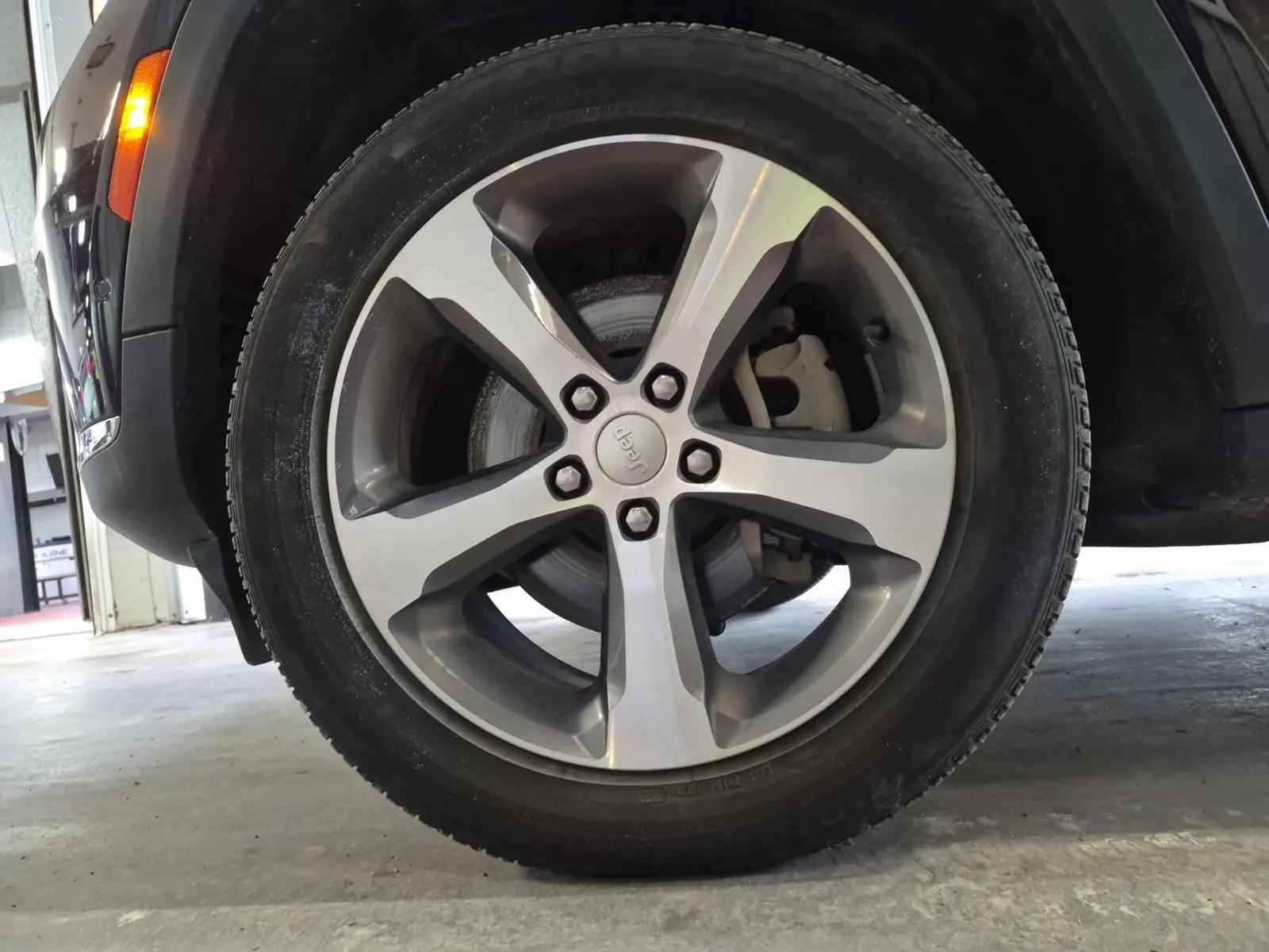 Front driver wheel/tire photo