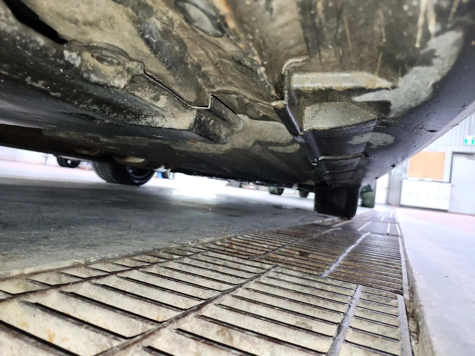 Undercarriage - Passenger Photo