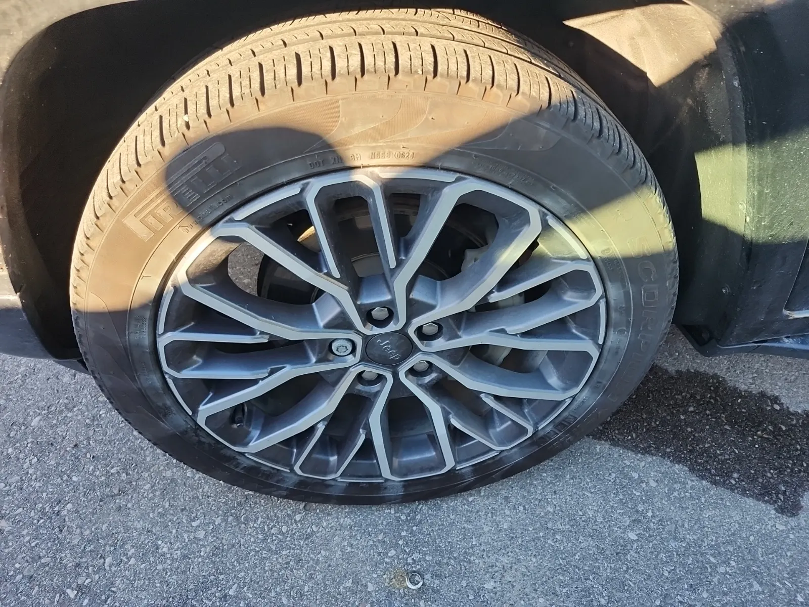Front driver wheel/tire photo