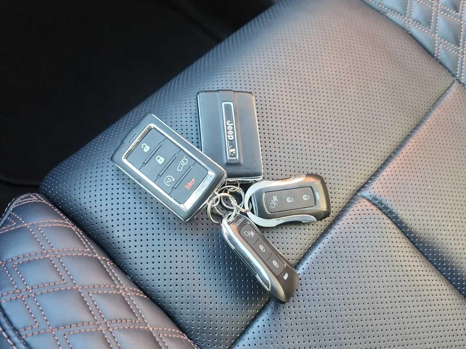 Keys/Fobs/Manual Photo