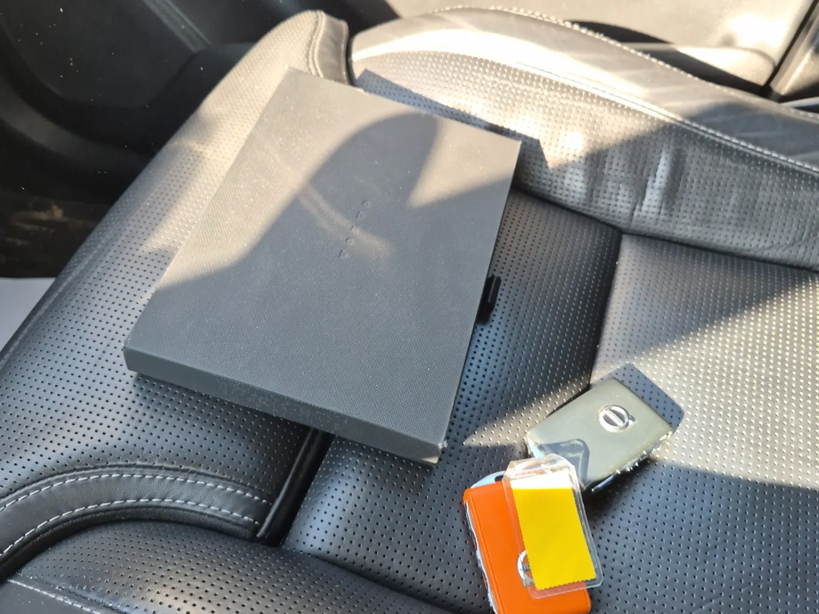 Keys/Fobs/Manual Photo