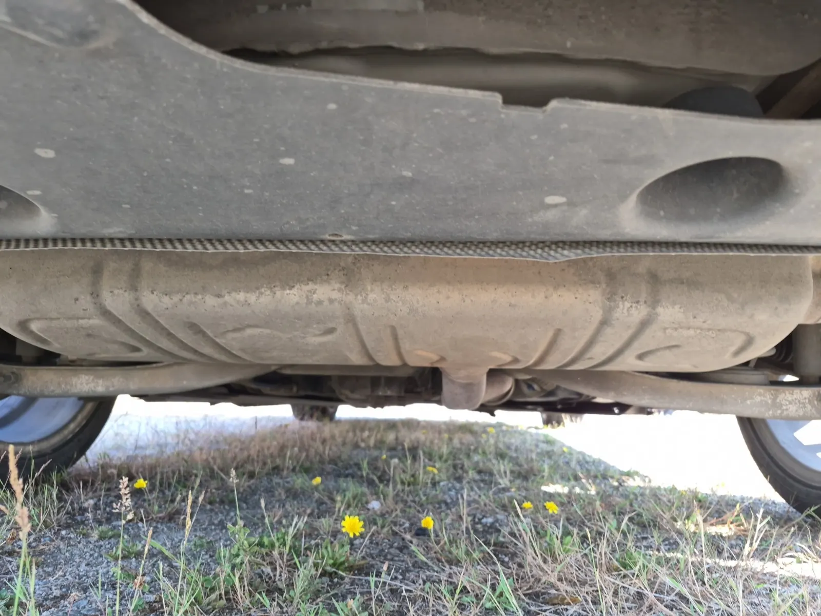 Undercarriage - Rear Photo