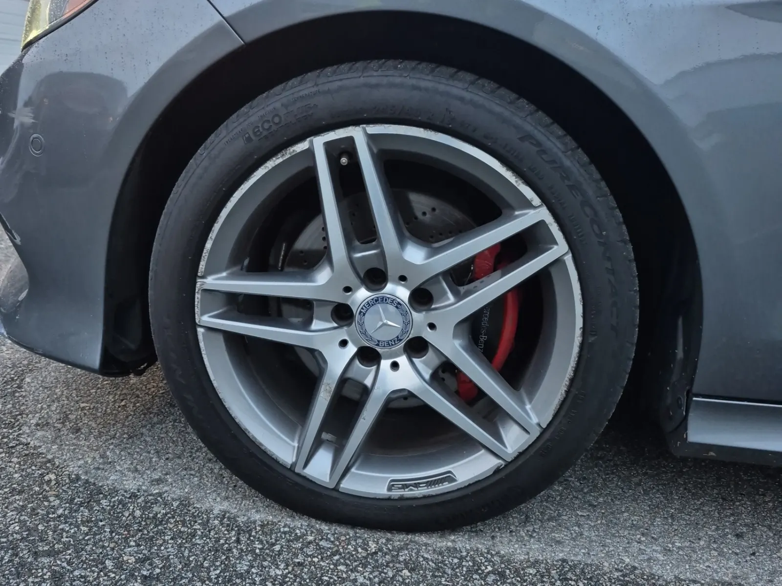 Front driver wheel/tire photo