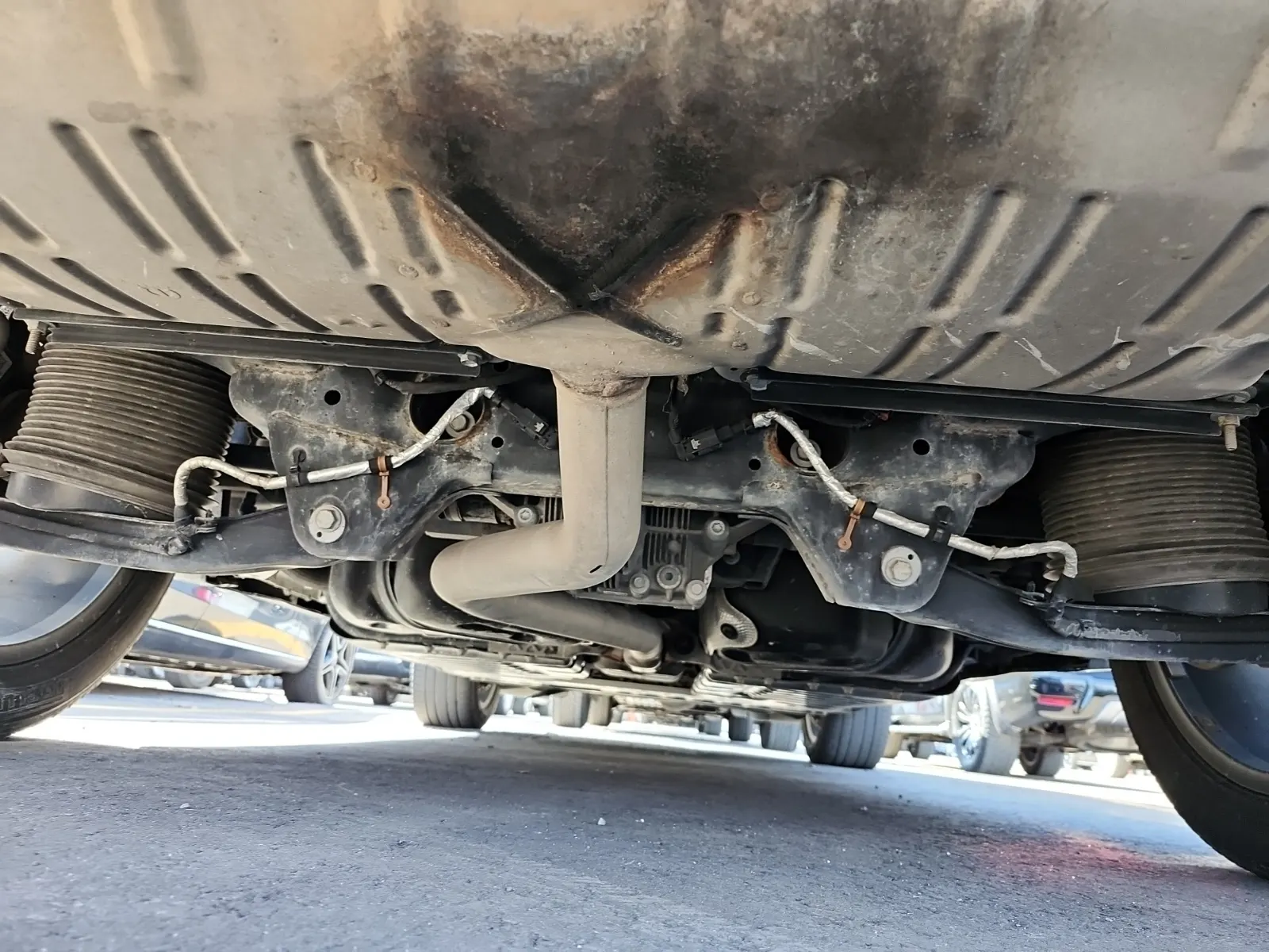 Undercarriage - Rear Photo