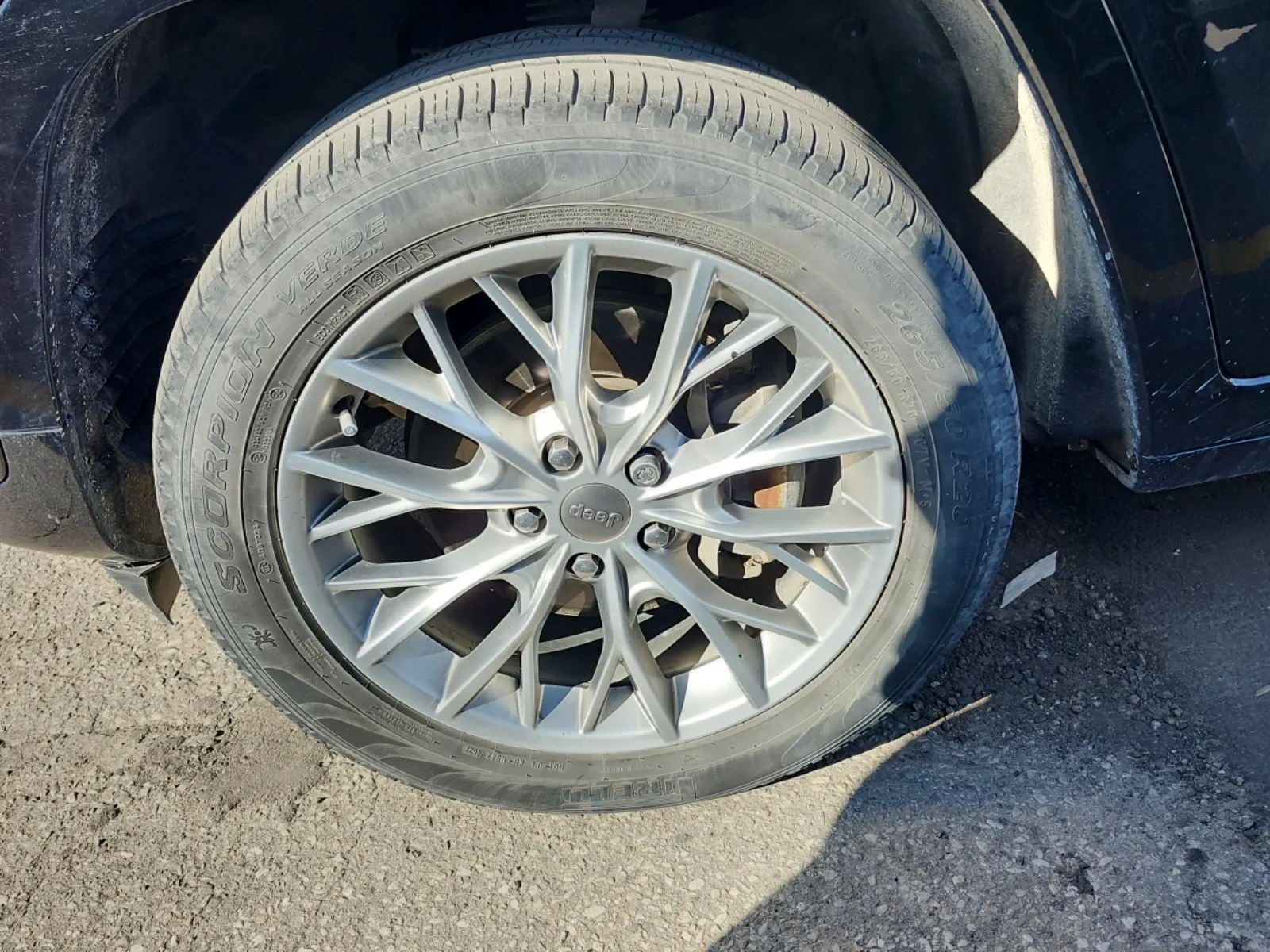 Front driver wheel/tire photo
