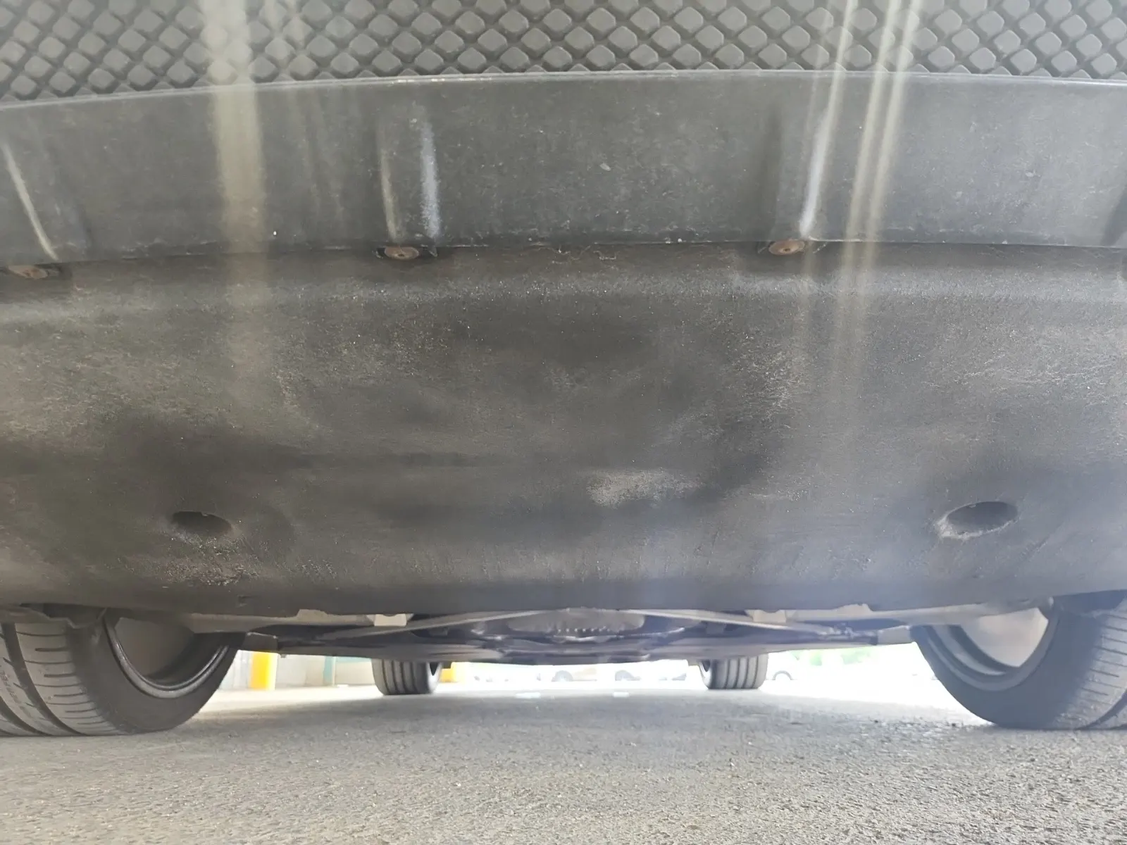 Undercarriage - Rear Photo